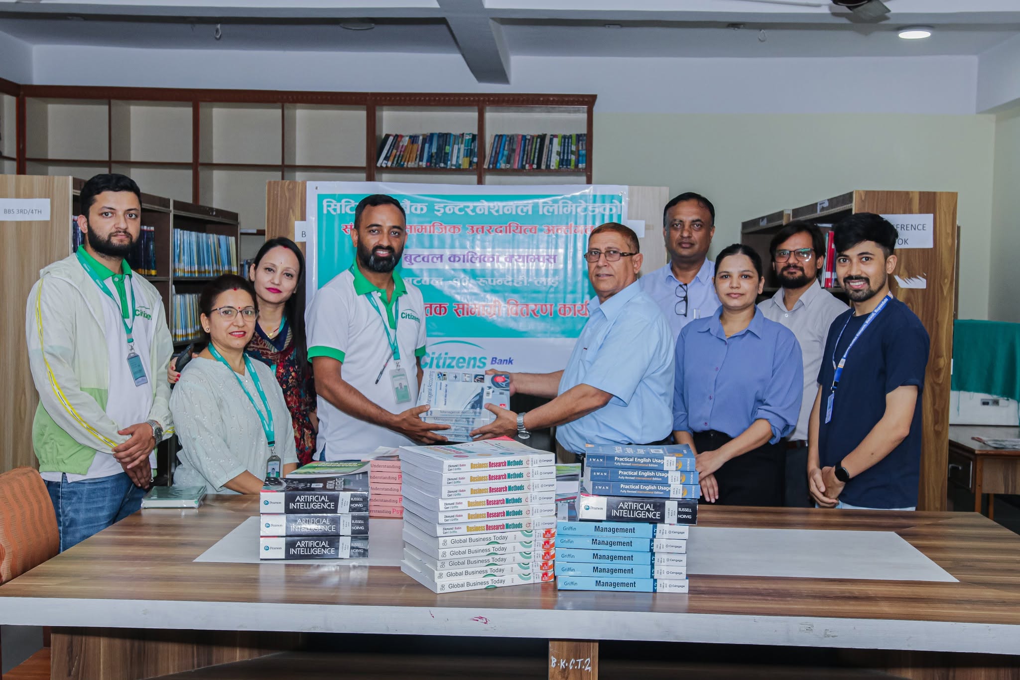 सिटिजन बैंक इन्टरनेशनल लिमिटेडद्वारा बुटवल कालिका क्याम्पसलाई पुस्तक हस्तान्तरण